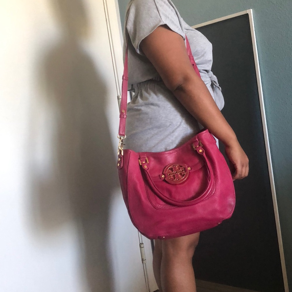 Tory Burch Purse in good condition and it’s huge! - Picture 5 of 5